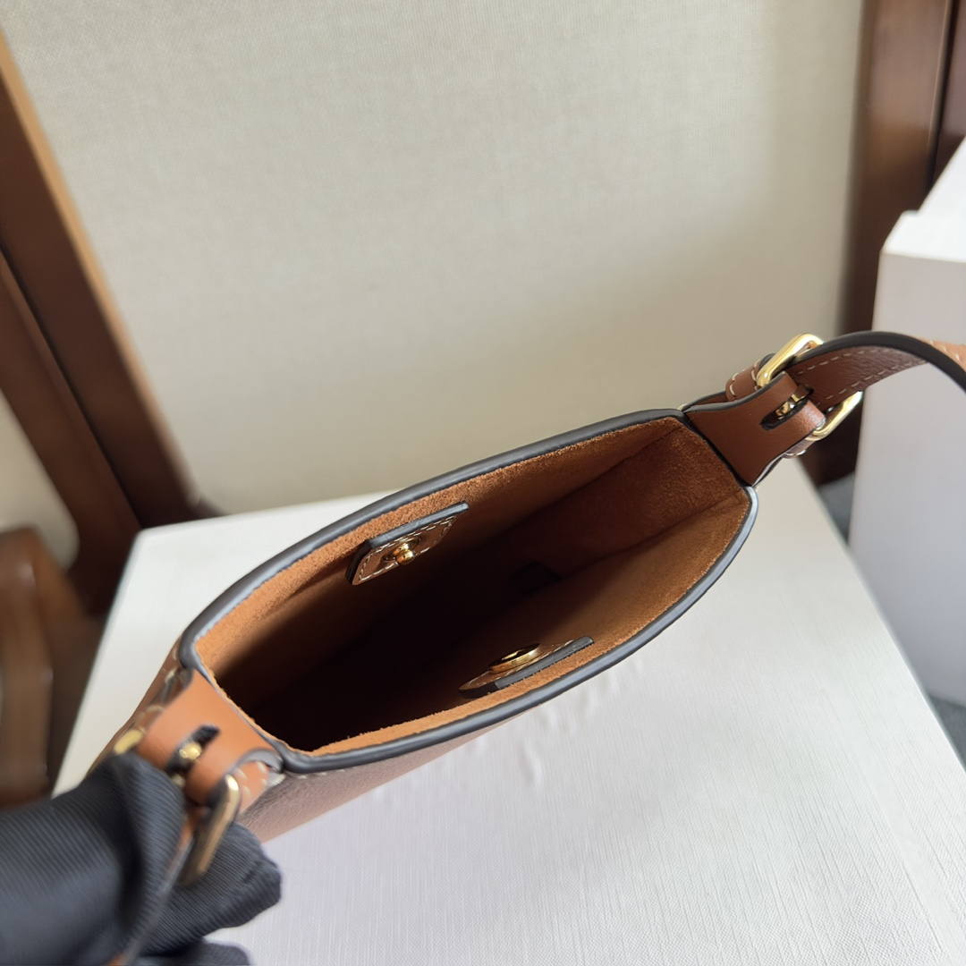 Celine Phone Pouch Heloise In Supple Calfskin - 
