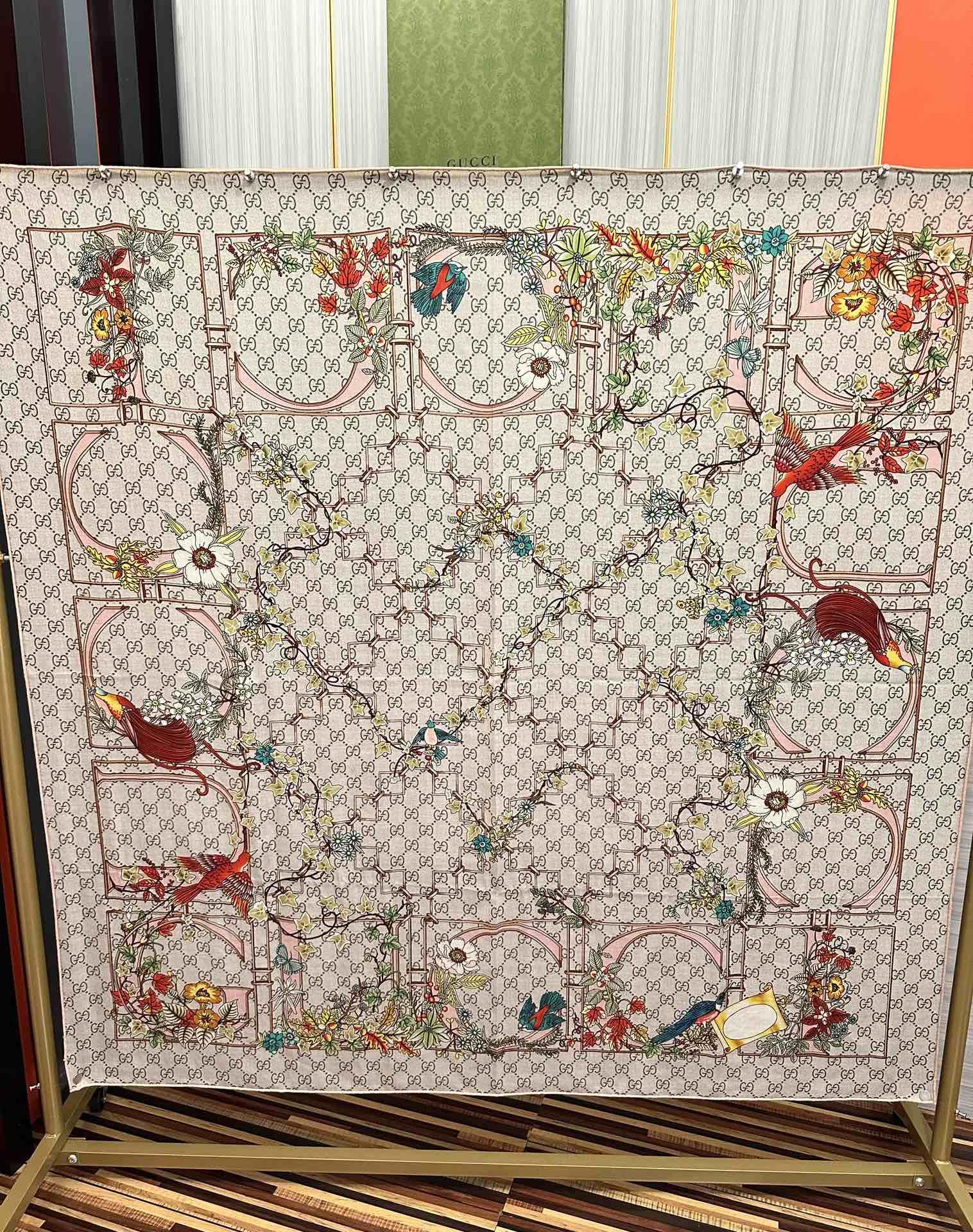 Gucci Scarf    140x140cm - 