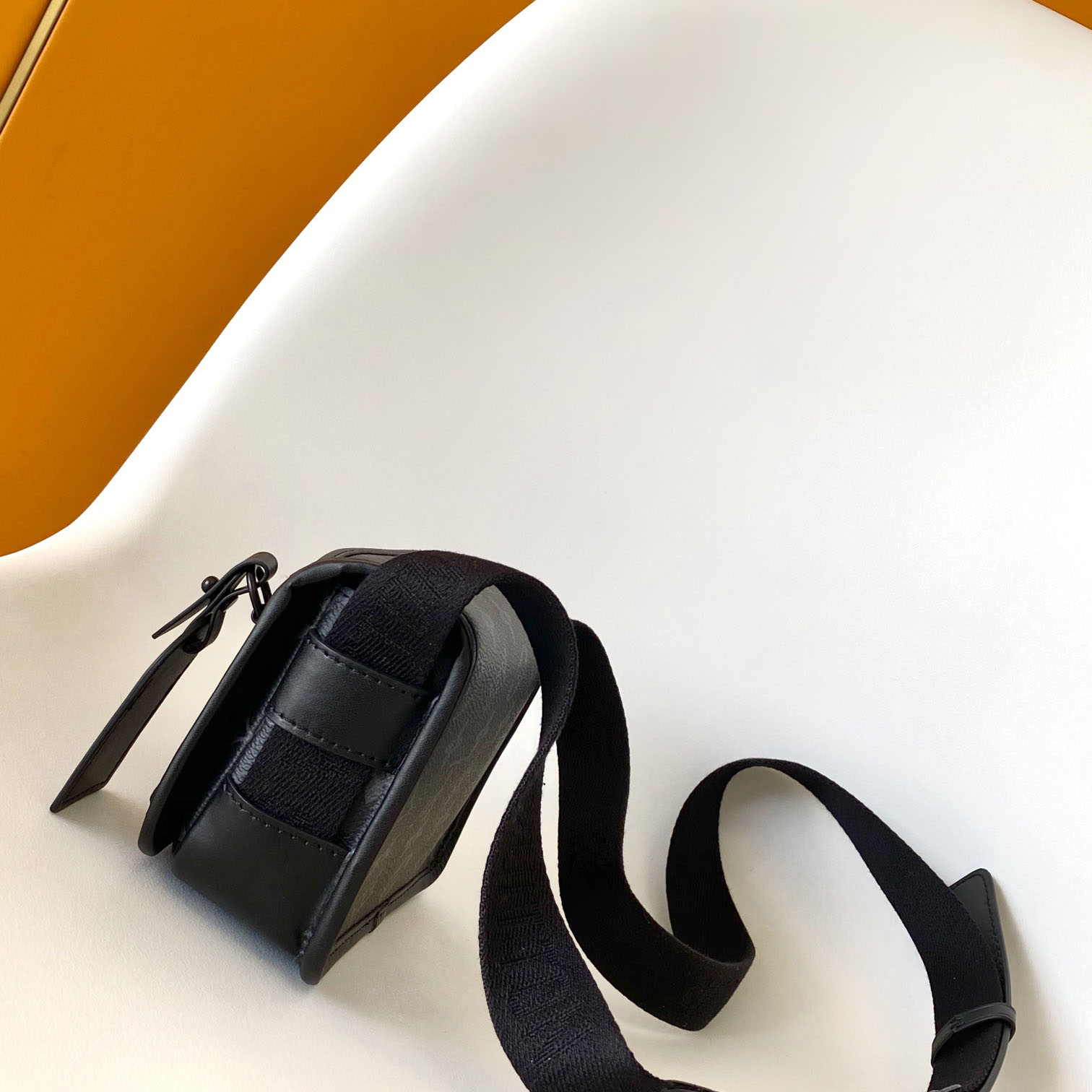 Louis Vuitton Bosphore Wearable Wallet   M12599 - 