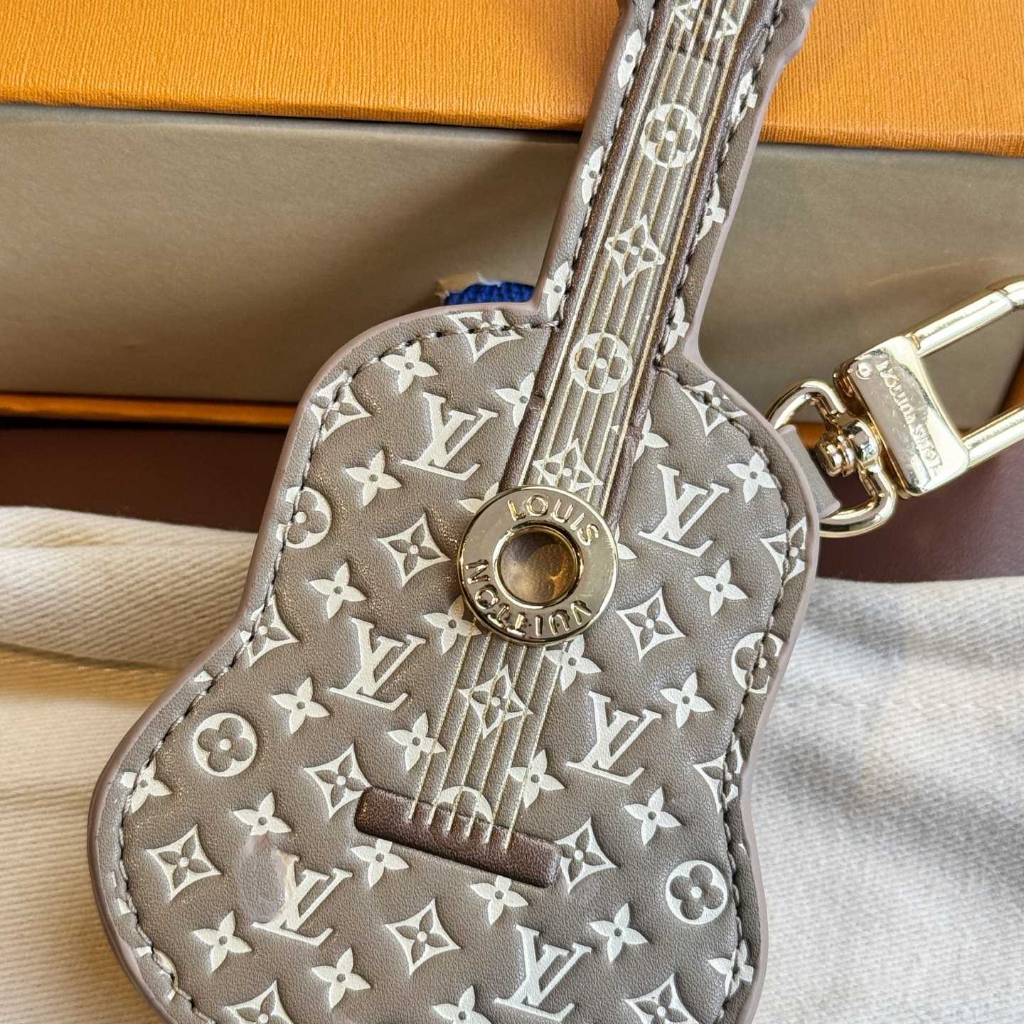 Louis Vuitton Guitar Pouch Bag Charm   M02032 - 