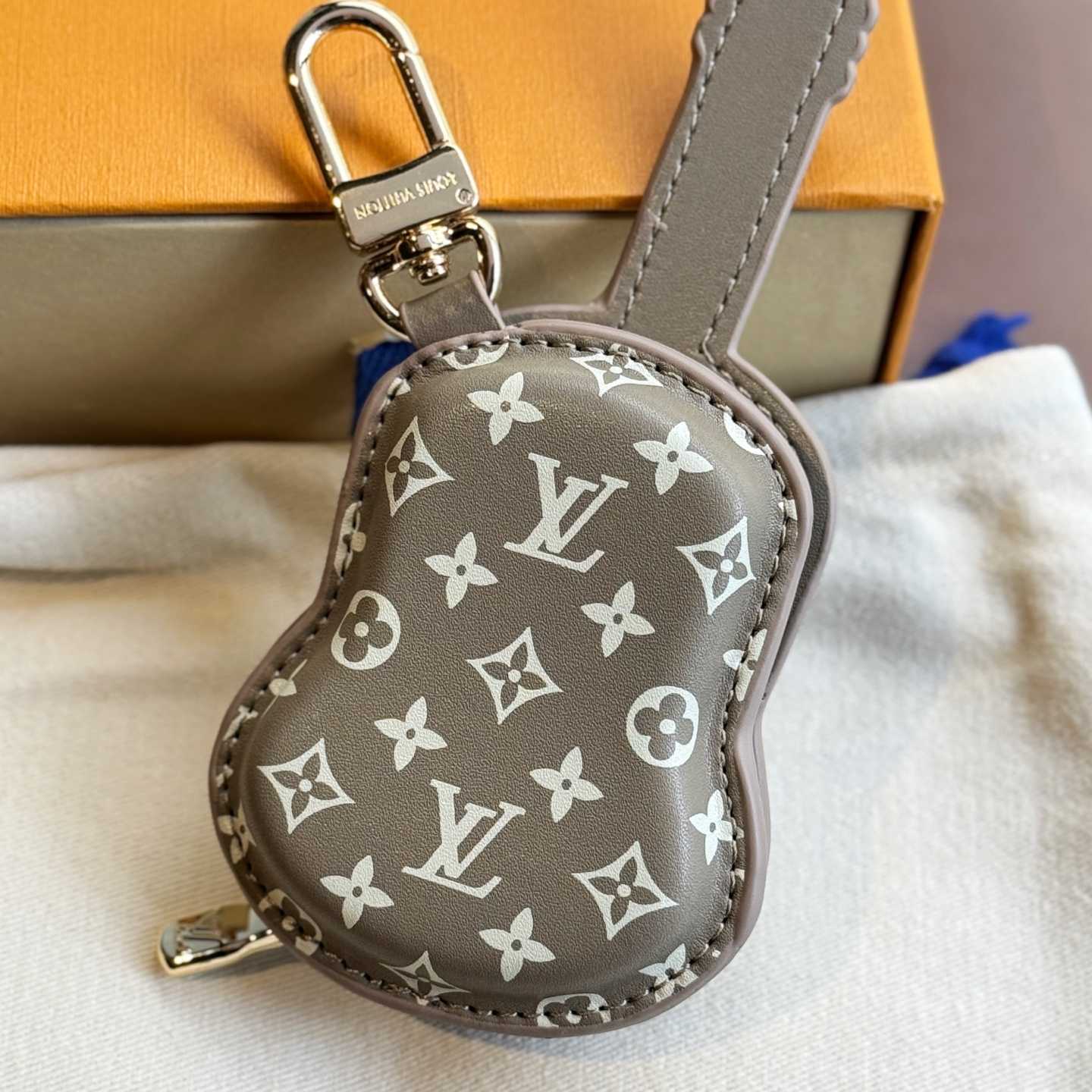 Louis Vuitton Guitar Pouch Bag Charm   M02032 - 