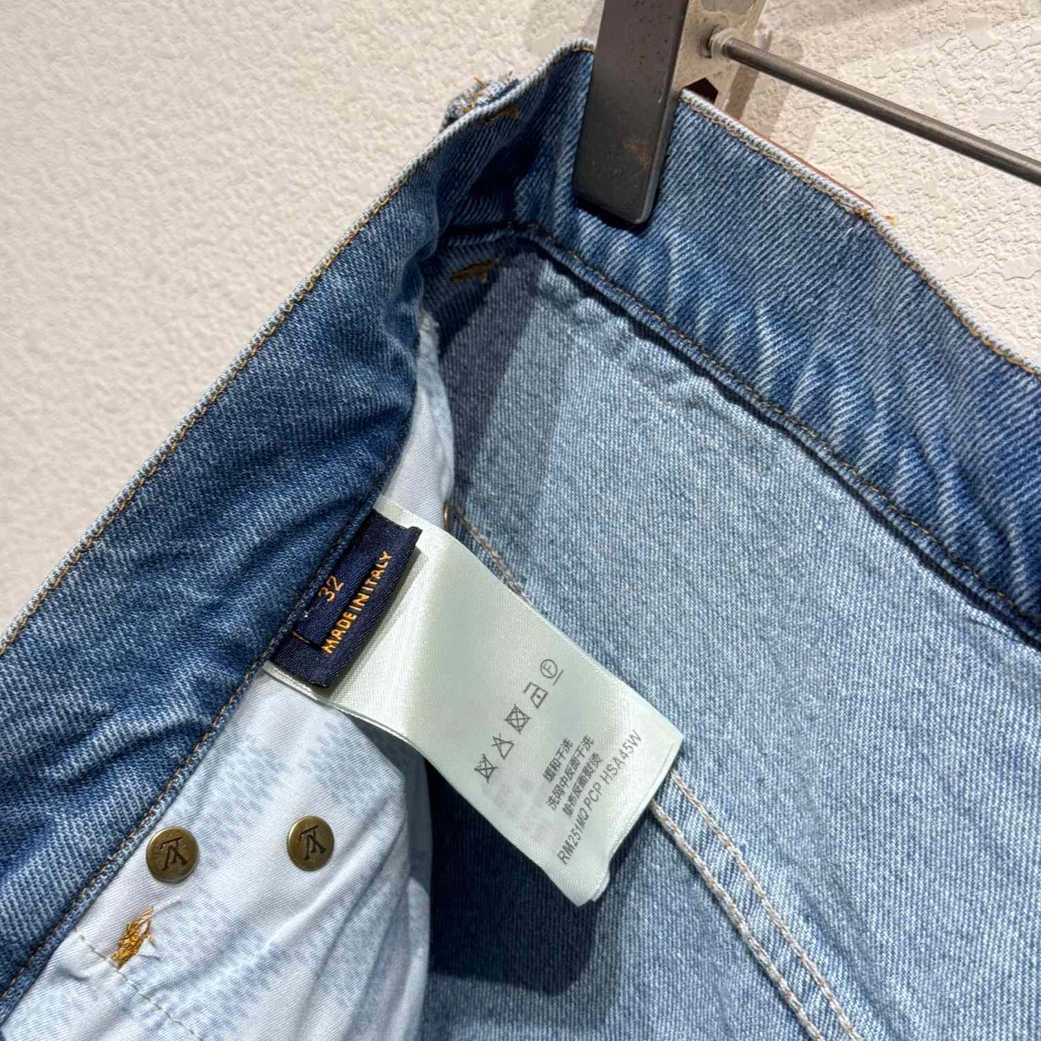 Louis Vuitton LV Denim Shorts    1AGTHT - 