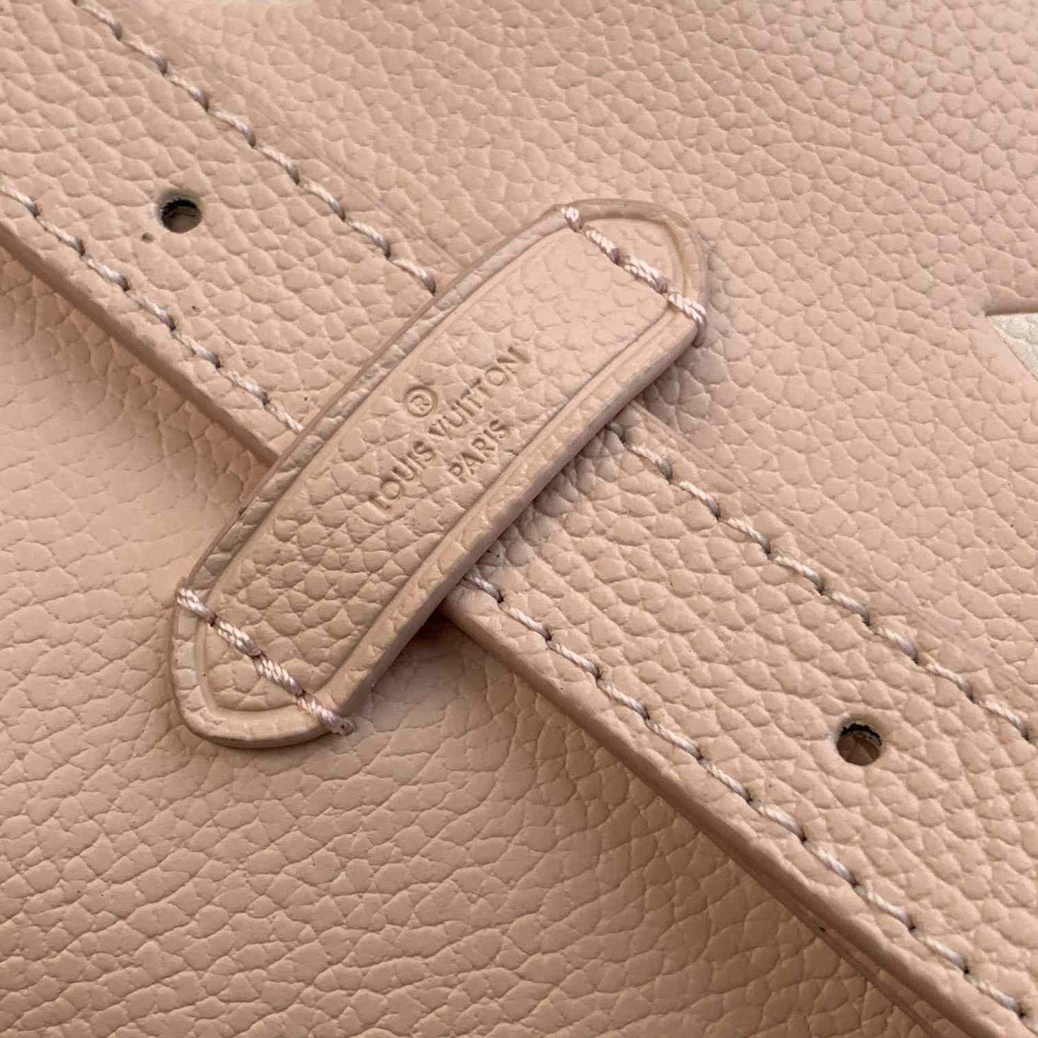 Louis Vuitton CarryAll PM   M14209 - DesignerGu