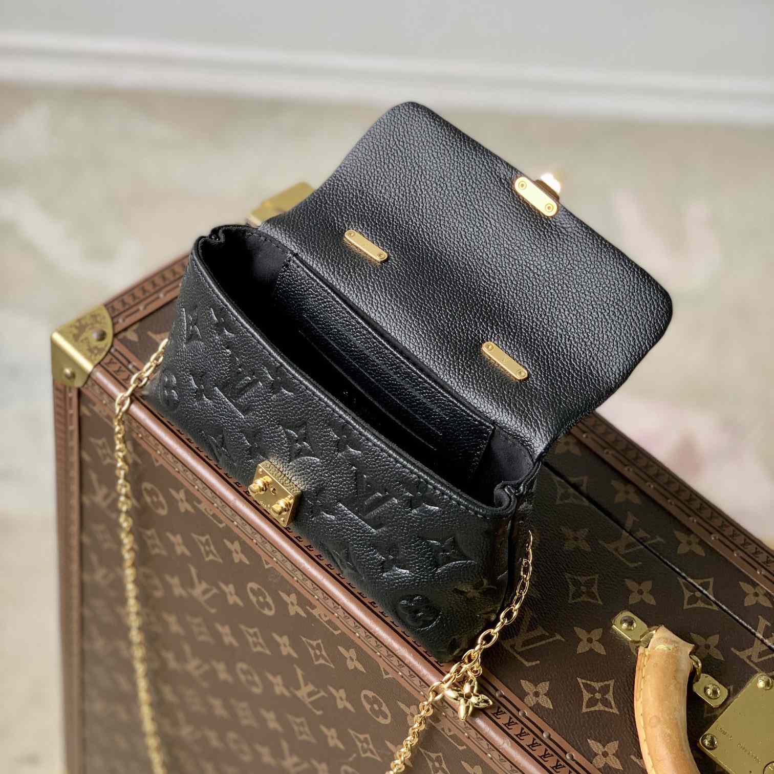 Louis Vuitton Nano Madeleine  M12144 - 