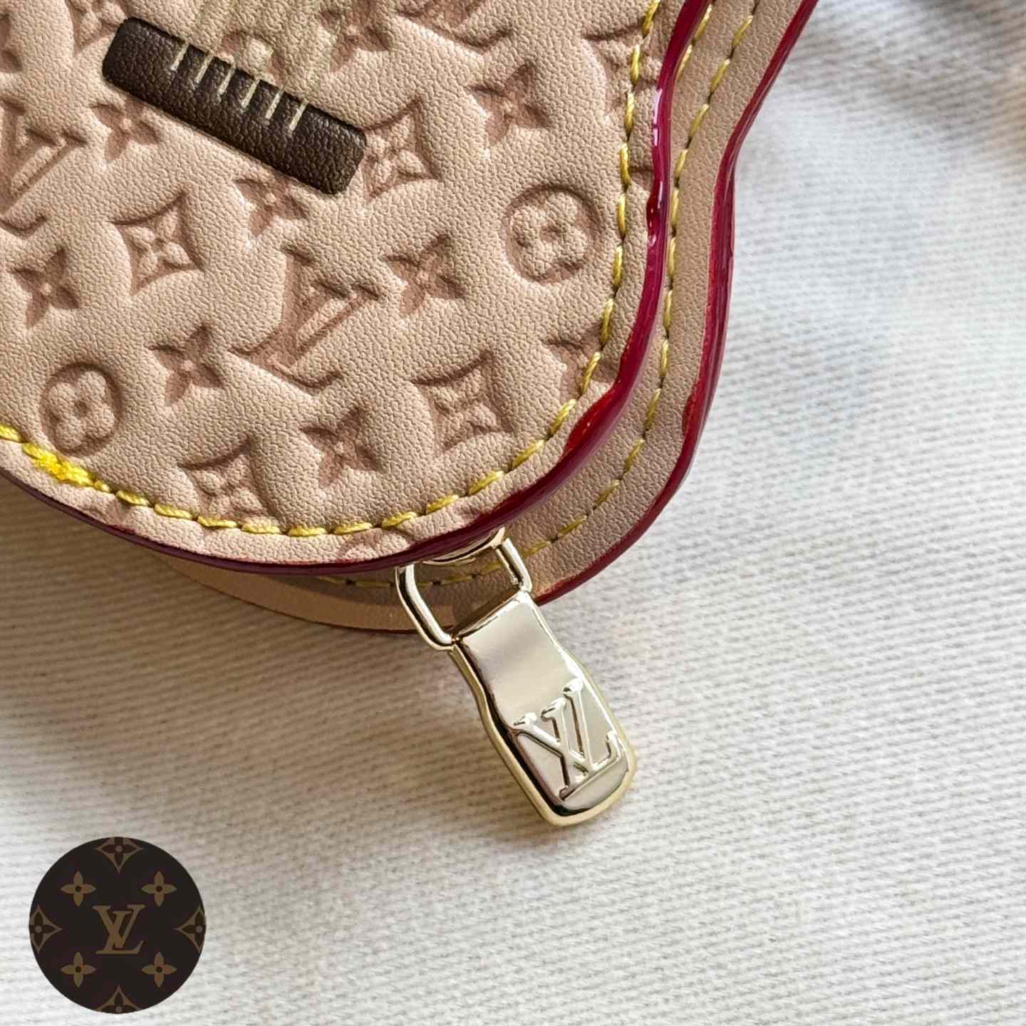 Louis Vuitton Guitar Pouch Bag Charm   M02032 - 