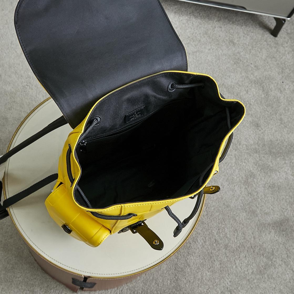 Louis Vuitton Christopher MM  M25016 - DesignerGu
