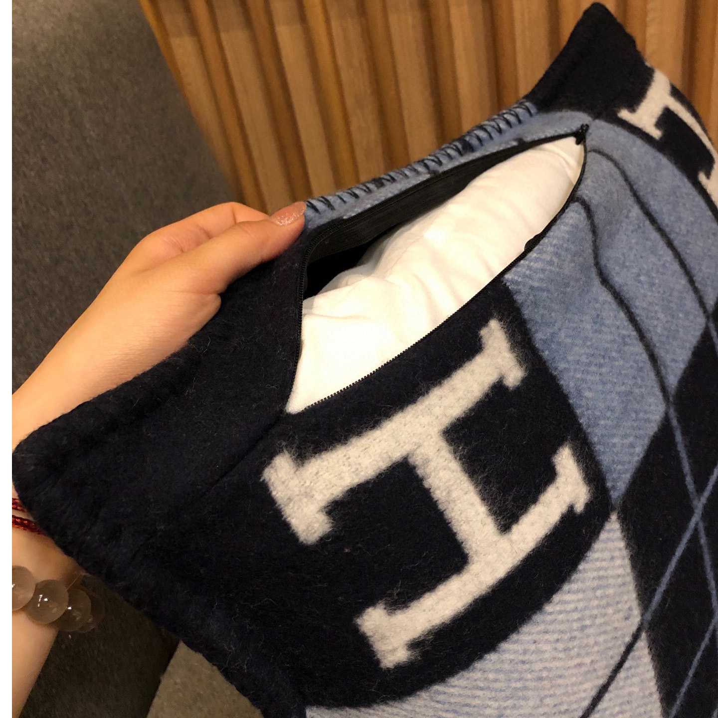 Hermes Avalon III Pillow,Small Model - DesignerGu