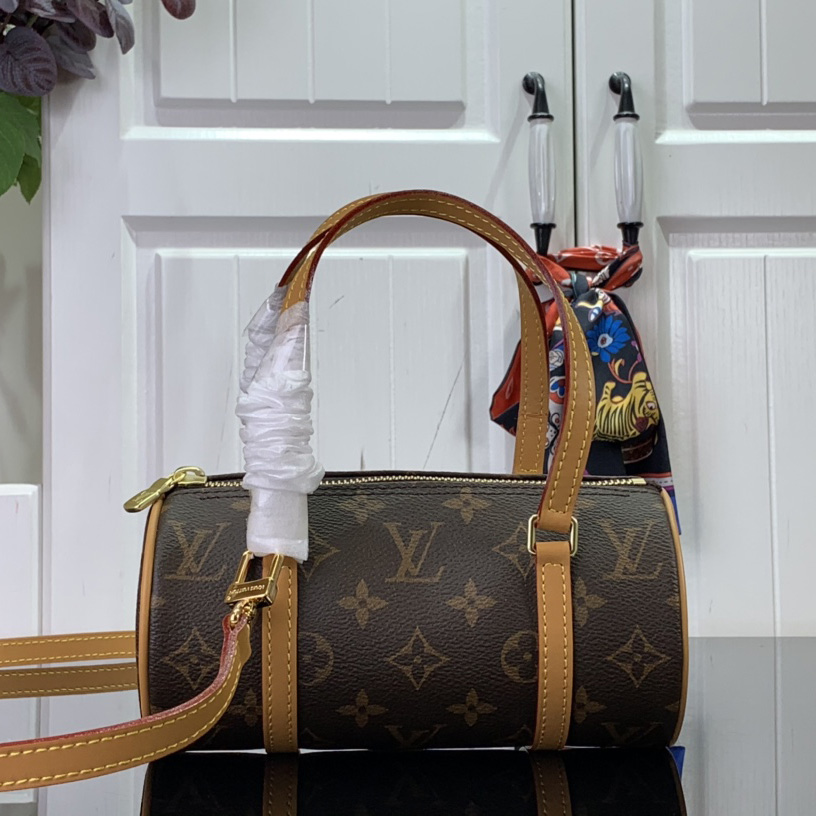 Louis Vuitton Vintage Leather Crossbody Bag   - DesignerGu