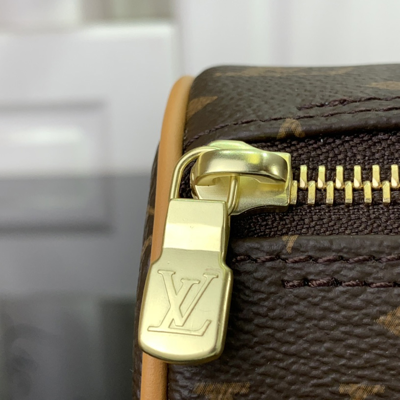 Louis Vuitton Vintage Leather Crossbody Bag   - DesignerGu