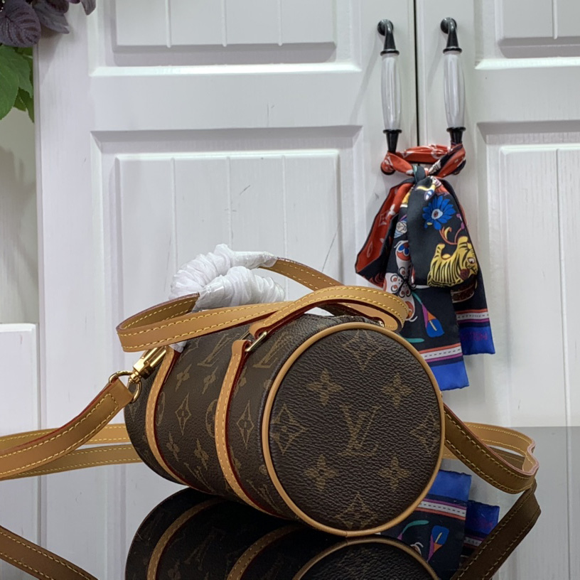 Louis Vuitton Vintage Leather Crossbody Bag   - DesignerGu