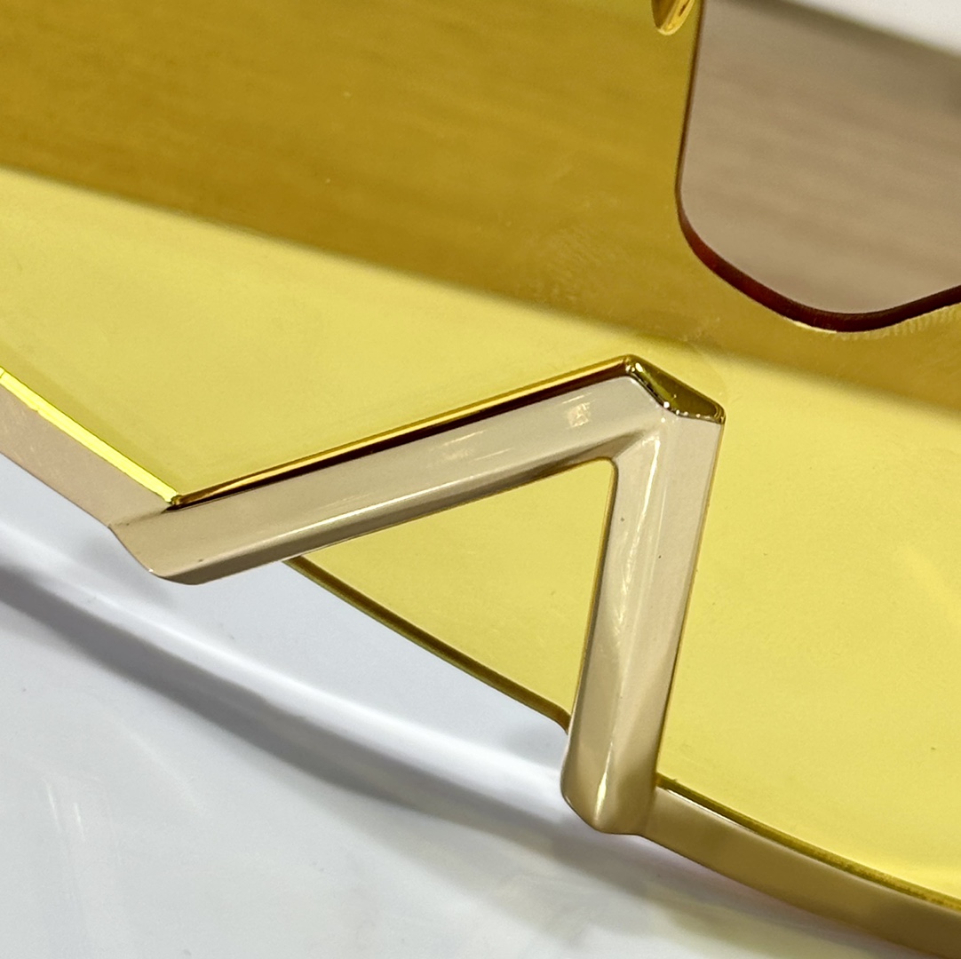 Valent Garavani V-Romask Sunglasses - DesignerGu