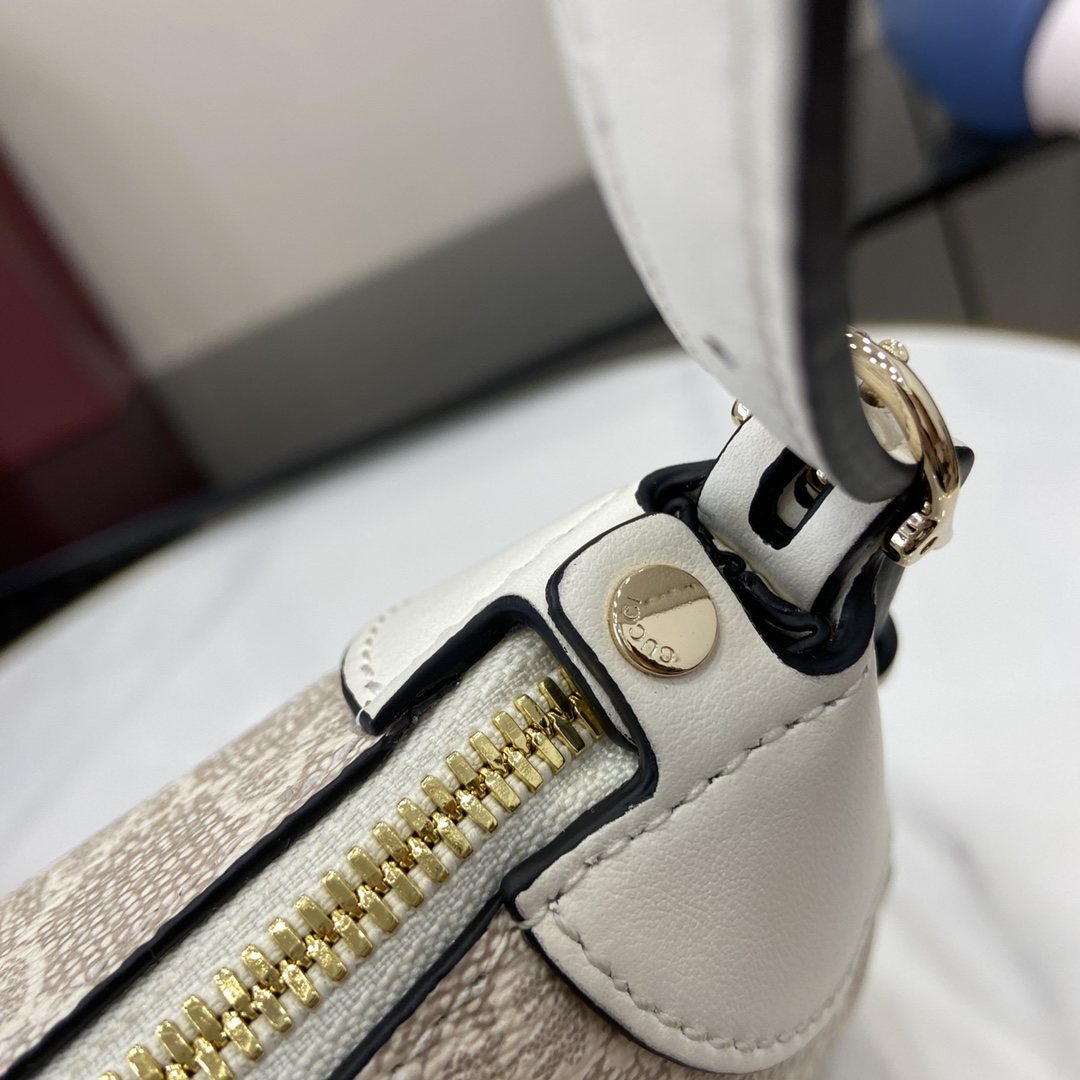Gucci GG Emblem Medium Shoulder Bag - DesignerGu
