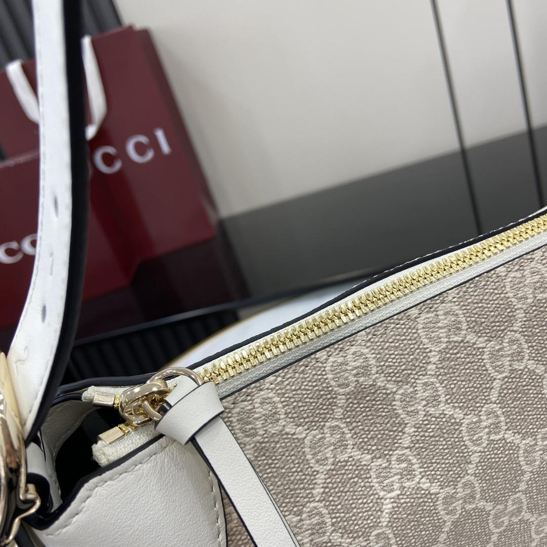 Gucci GG Emblem Medium Shoulder Bag - DesignerGu