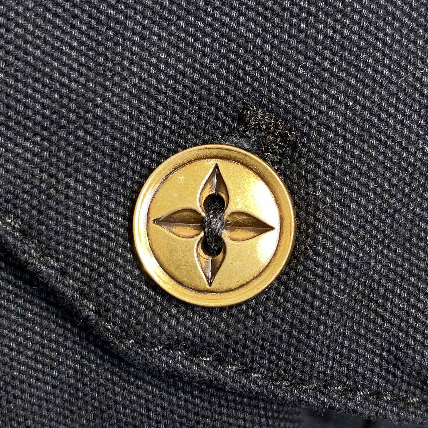 Louis Vuitton Cotton Utility Cargo Shorts   1AFJ54 - DesignerGu