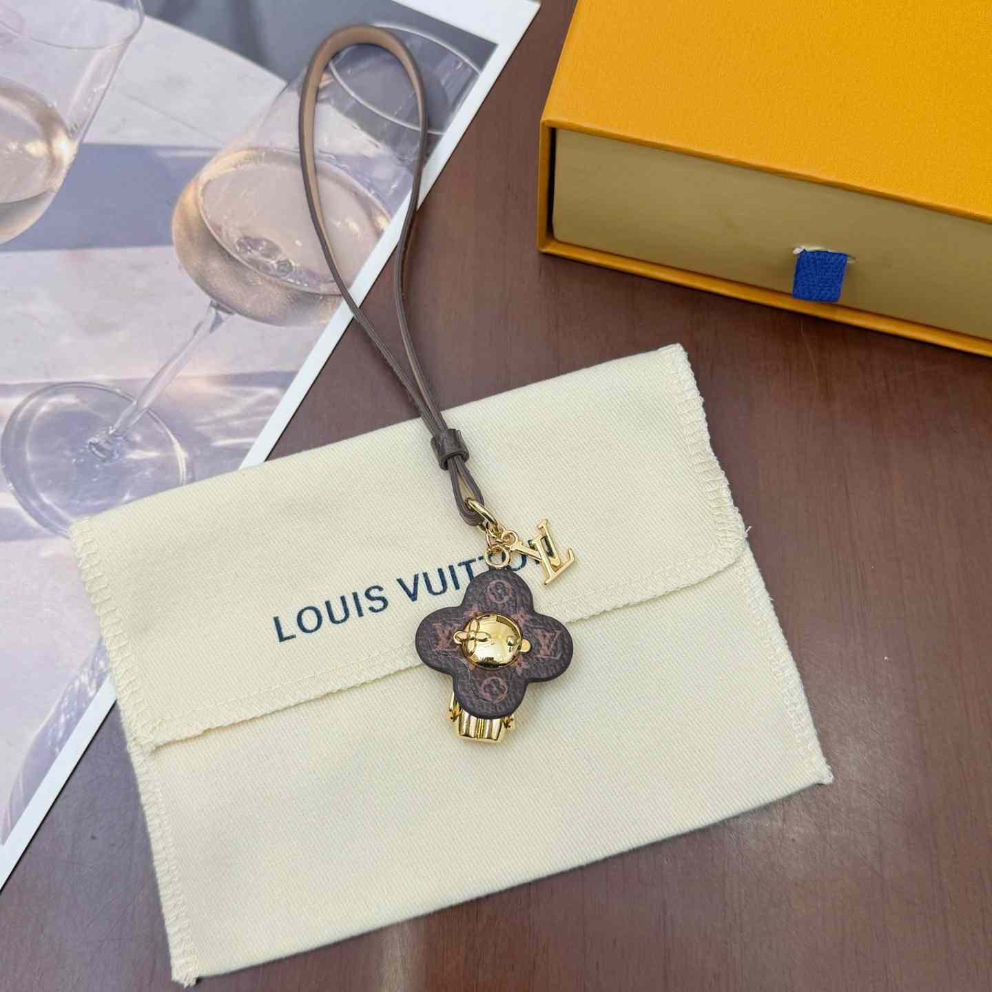 Louis Vuitton Mini Vivienne Bag Charm  M02177 - DesignerGu