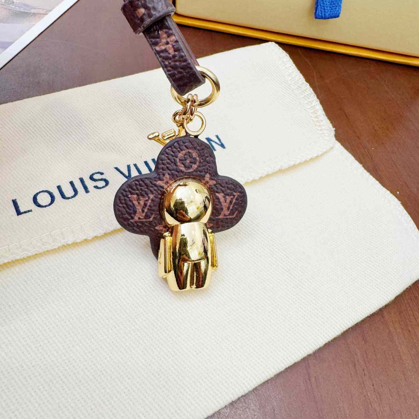 Louis Vuitton Mini Vivienne Bag Charm  M02177 - DesignerGu