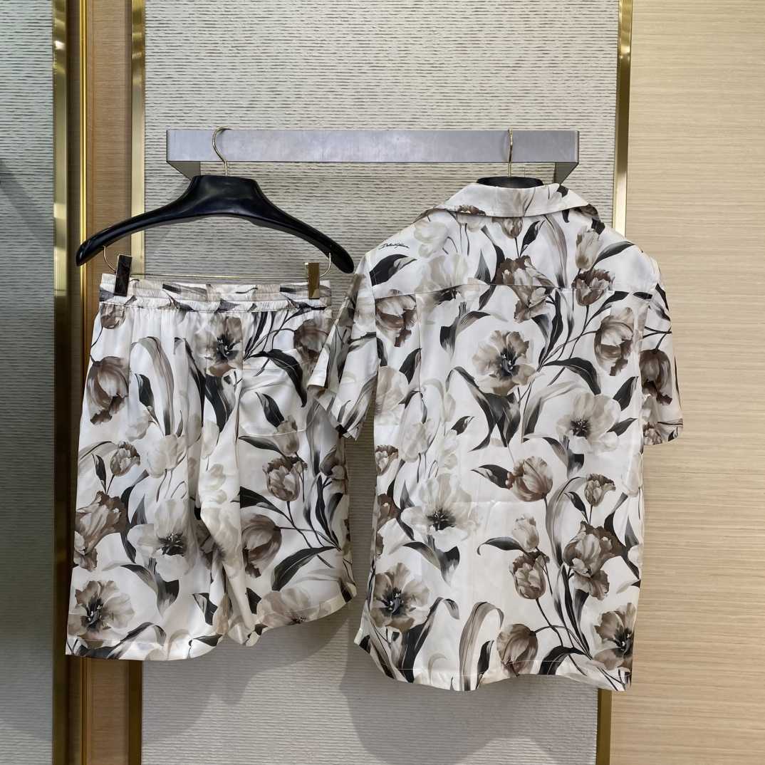 Dolce & Gabbana Tulip-print Silk Shirt And Shorts - 