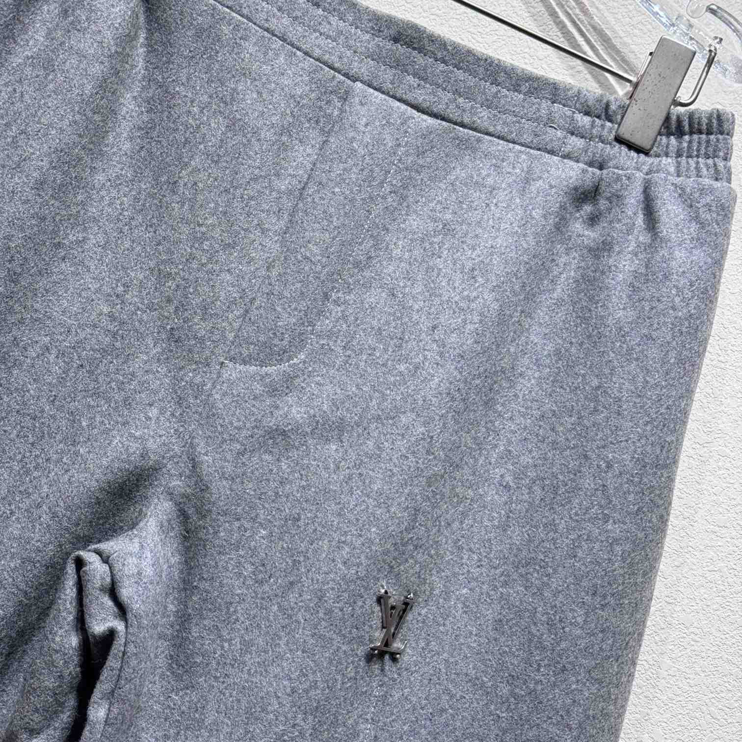 Louis Vuitton Tailored Technical Wool Track Pants   1AFXX3 - DesignerGu