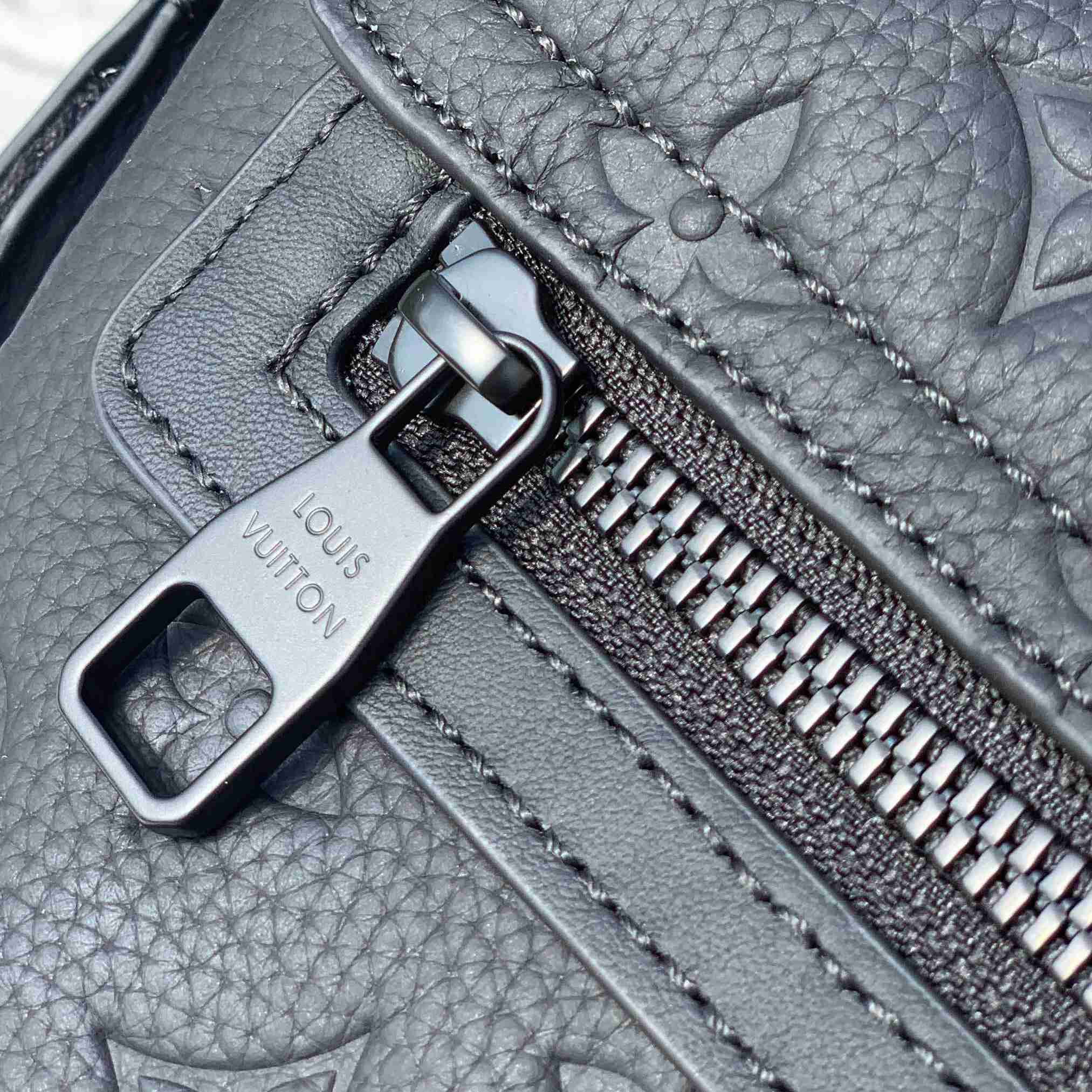 Louis Vuitton S-Cape Messenger    M23741 - 