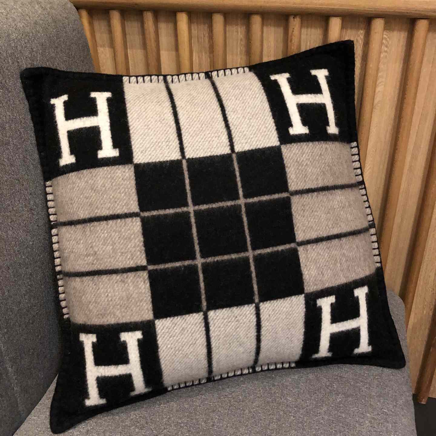 Hermes Avalon III Pillow,Small Model - DesignerGu