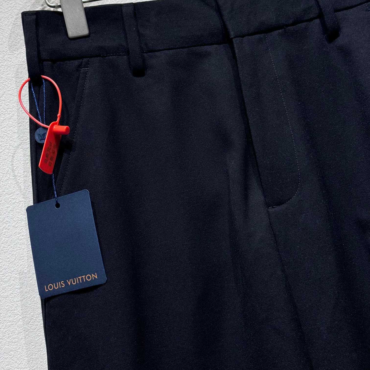 Louis Vuitton Cargo Shorts - DesignerGu