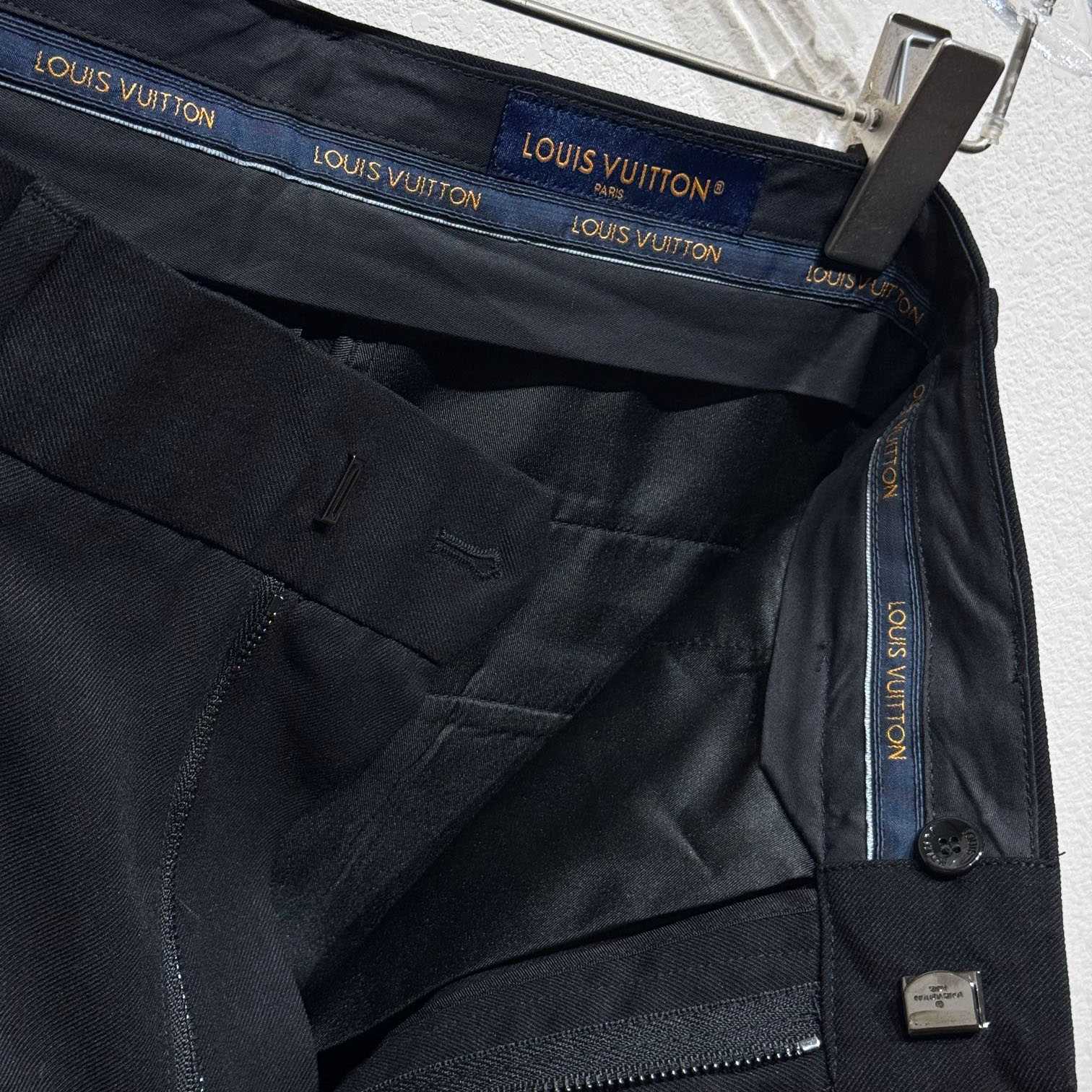 Louis Vuitton Cargo Shorts - DesignerGu
