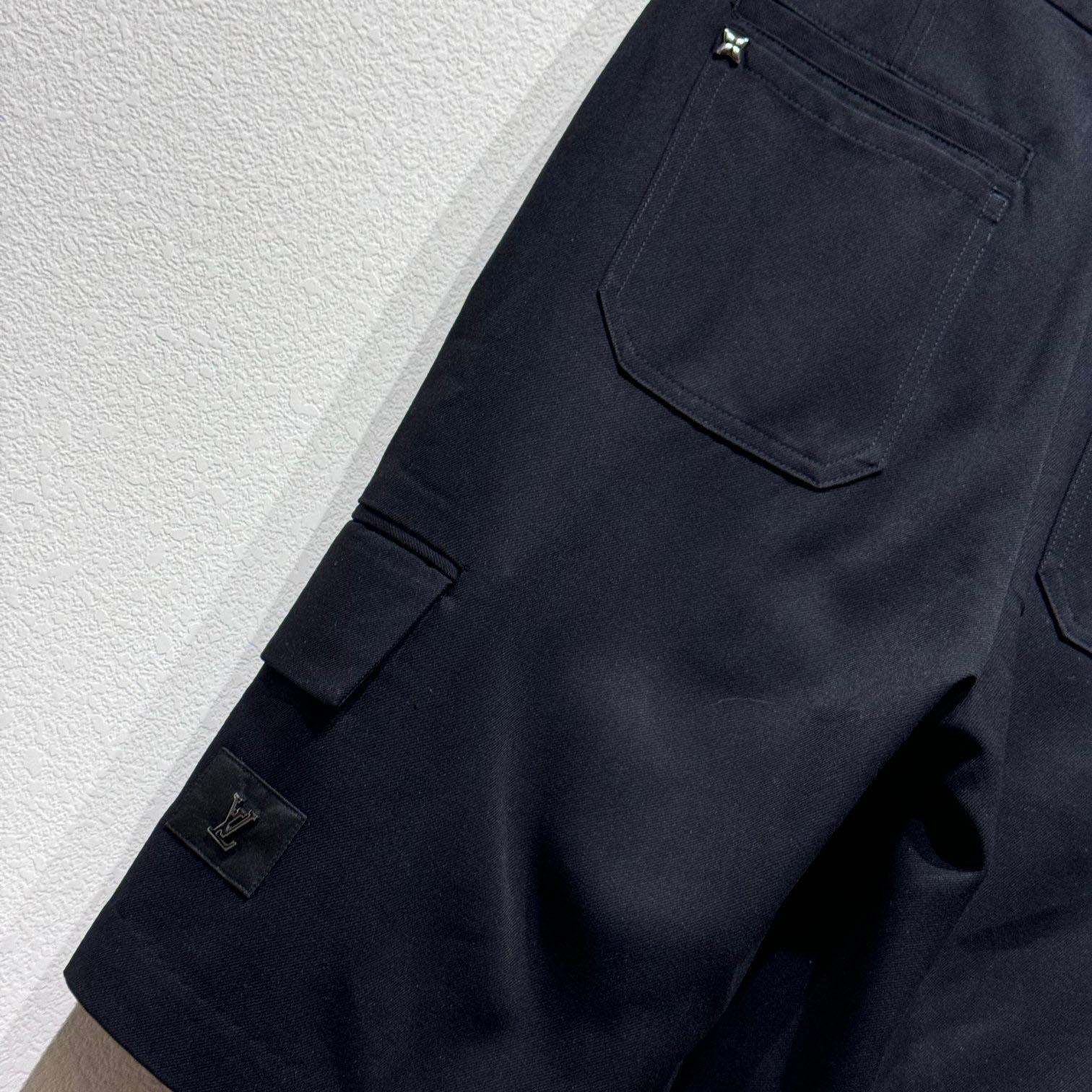 Louis Vuitton Cargo Shorts - 