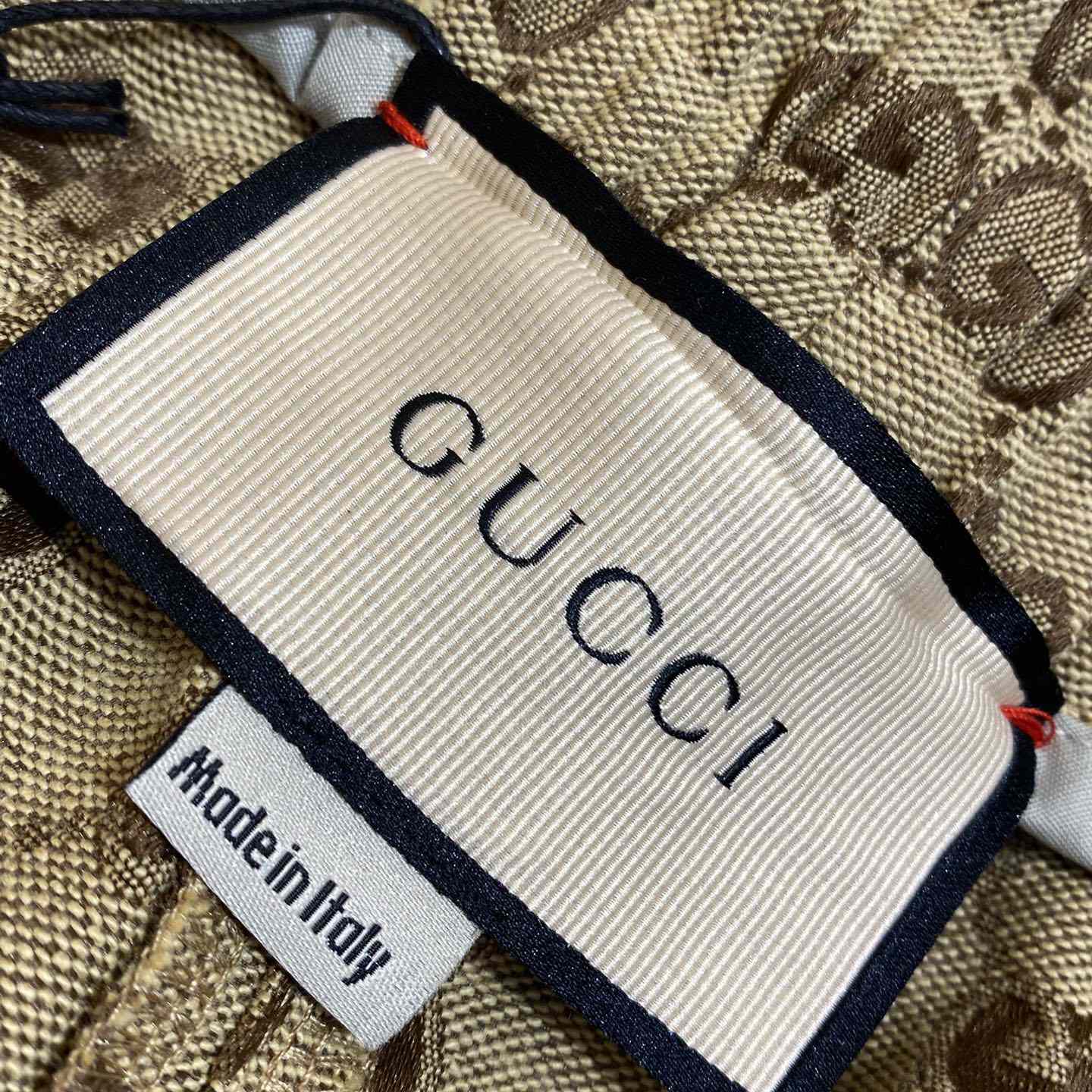 Gucci GG Supreme Shorts - DesignerGu