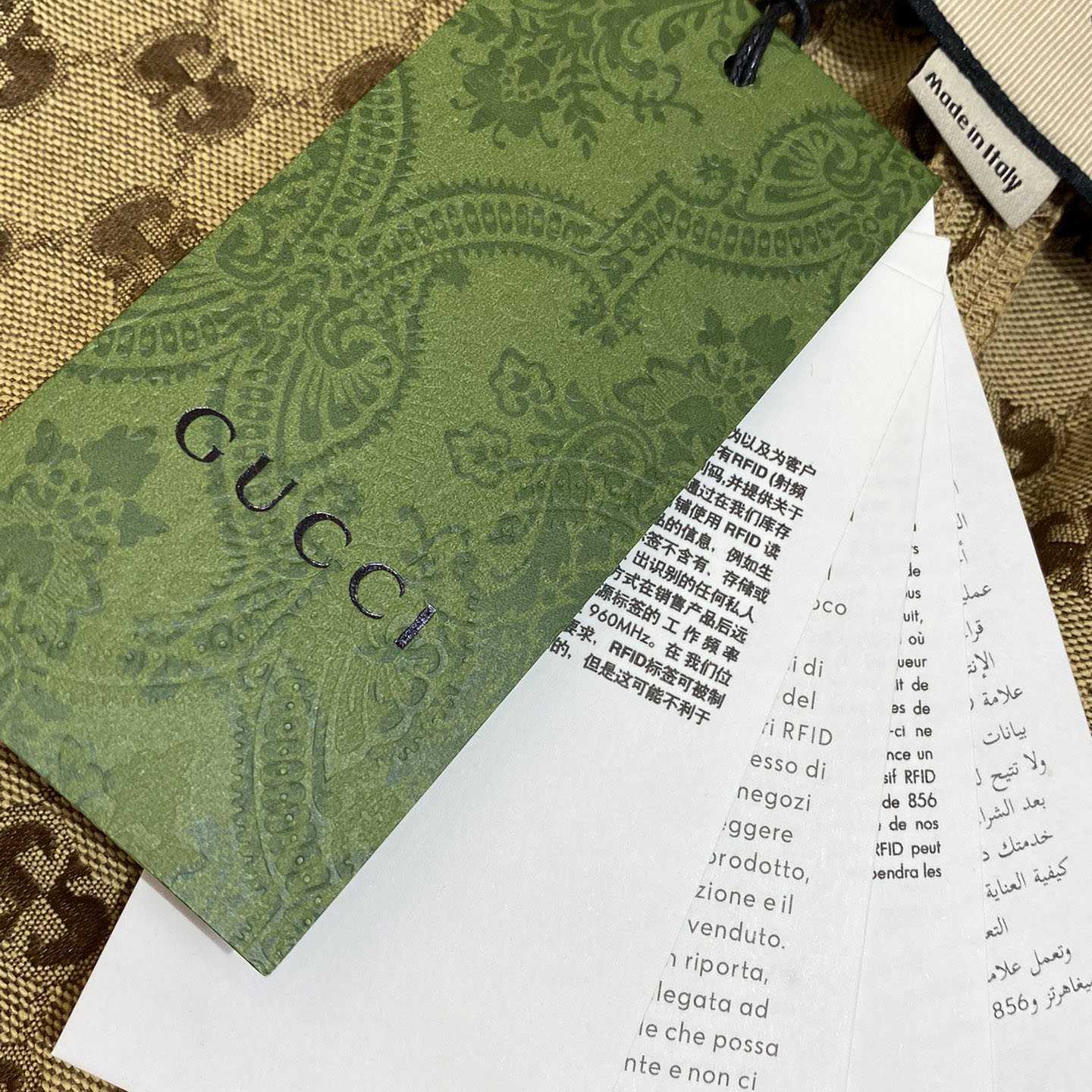 Gucci GG Supreme Shorts - DesignerGu