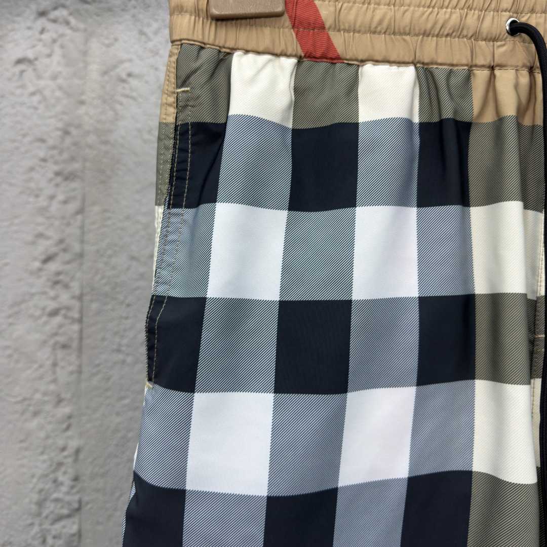 Burberry Shorts    - 