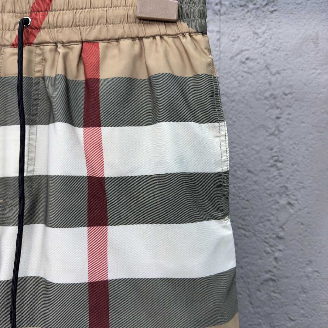Burberry Shorts    - 
