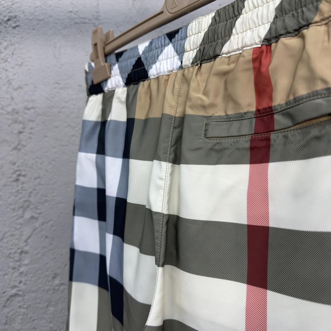 Burberry Shorts    - 