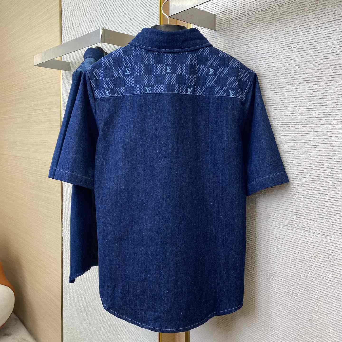 Louis Vuitton Printed Short-Sleeved Denim Shirt   1AFVQL - DesignerGu