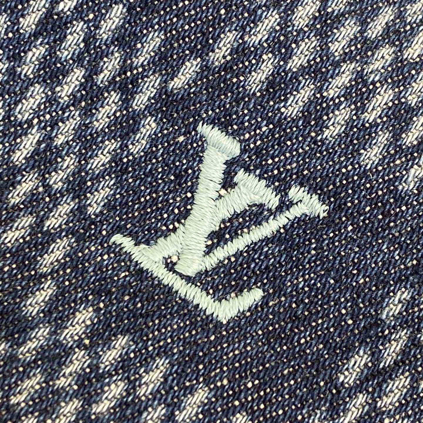 Louis Vuitton Printed Short-Sleeved Denim Shirt   1AFVQL - DesignerGu