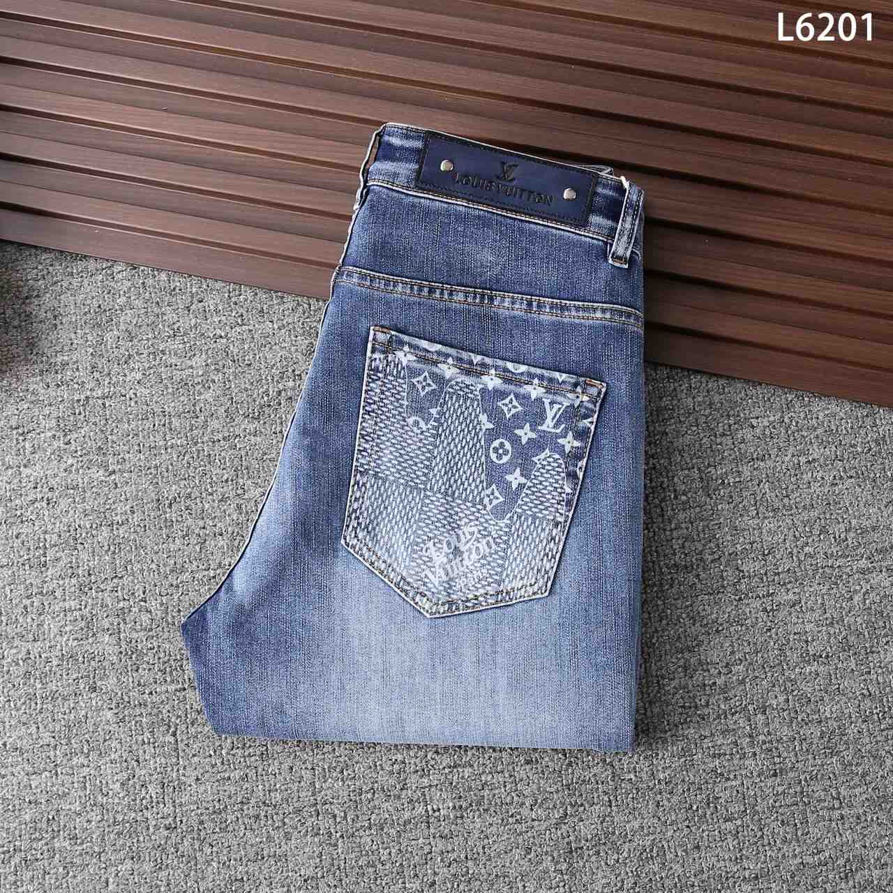 Louis Vuitton Jeans - 