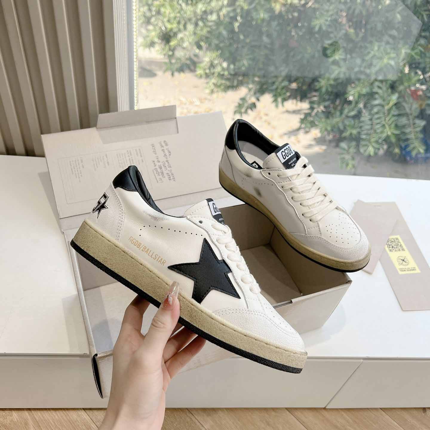 Golden Goose Sneakers - DesignerGu