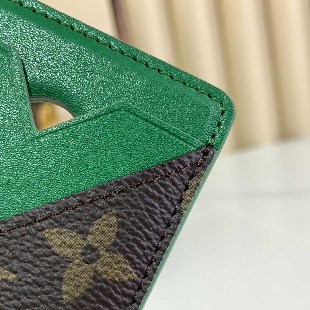 Louis Vuitton Porte-Cartes Magnet  M12855 - DesignerGu