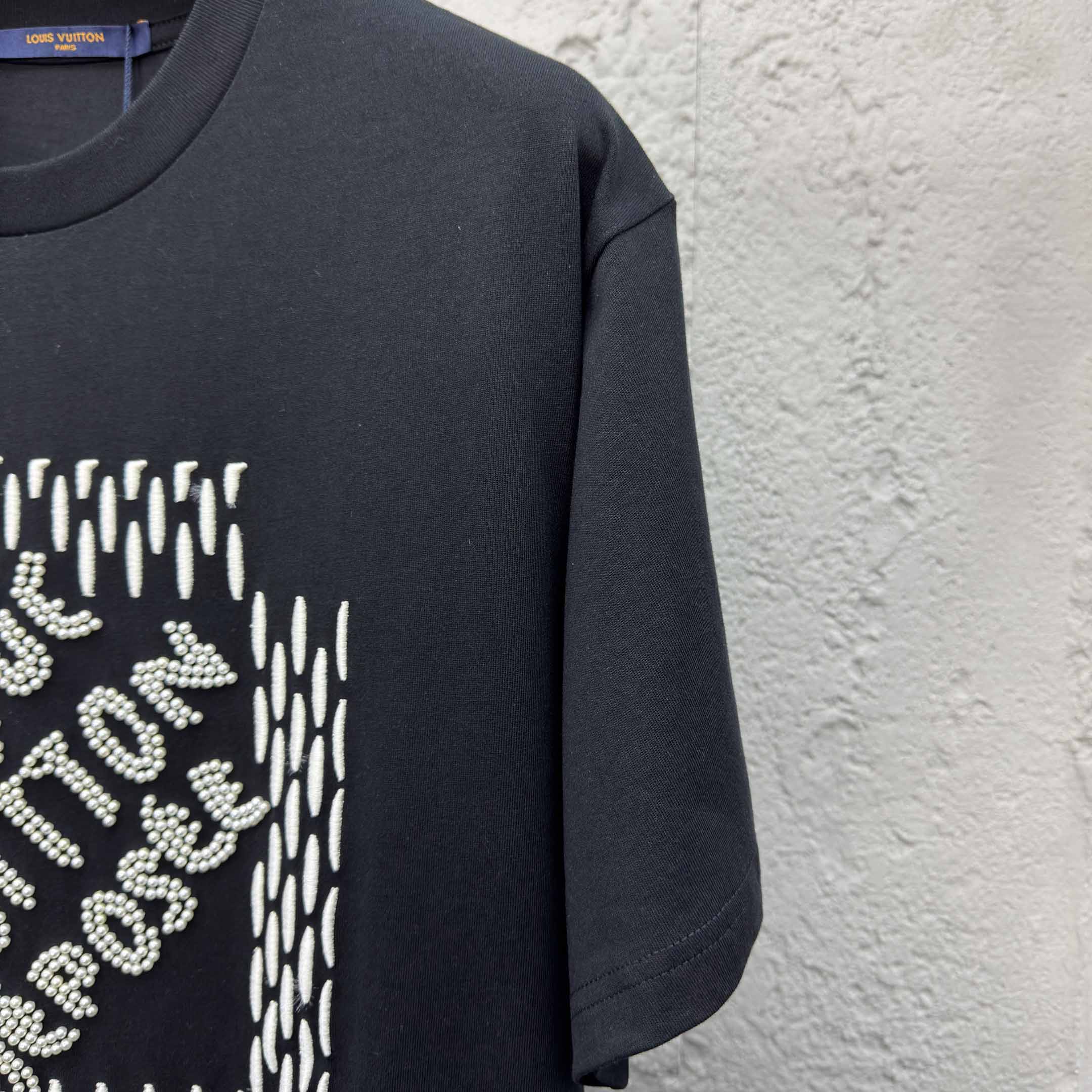 Louis Vuitton Embroidered Signature Cotton T-Shirt  1AFVB5 - DesignerGu