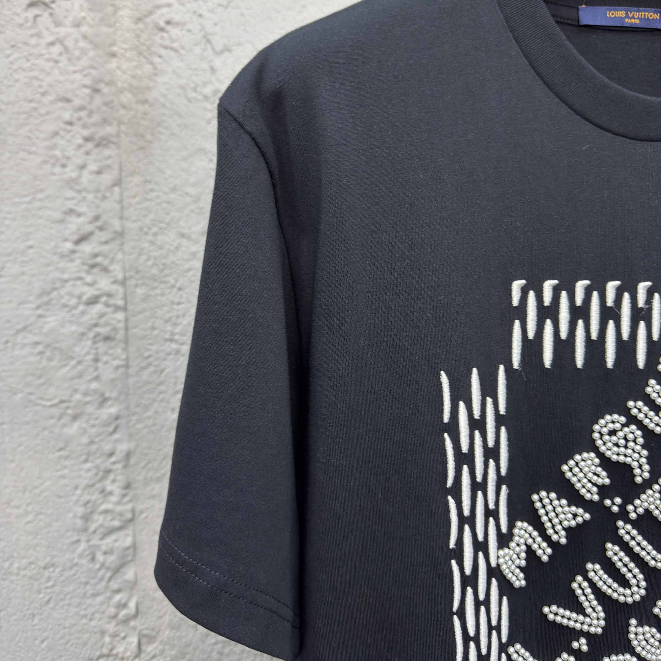 Louis Vuitton Embroidered Signature Cotton T-Shirt  1AFVB5 - DesignerGu