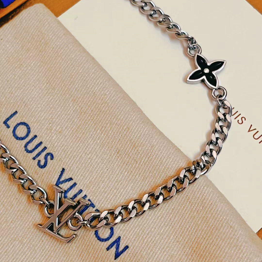 Louis Vuitton LV Spike Charms Necklace  M01717 - DesignerGu