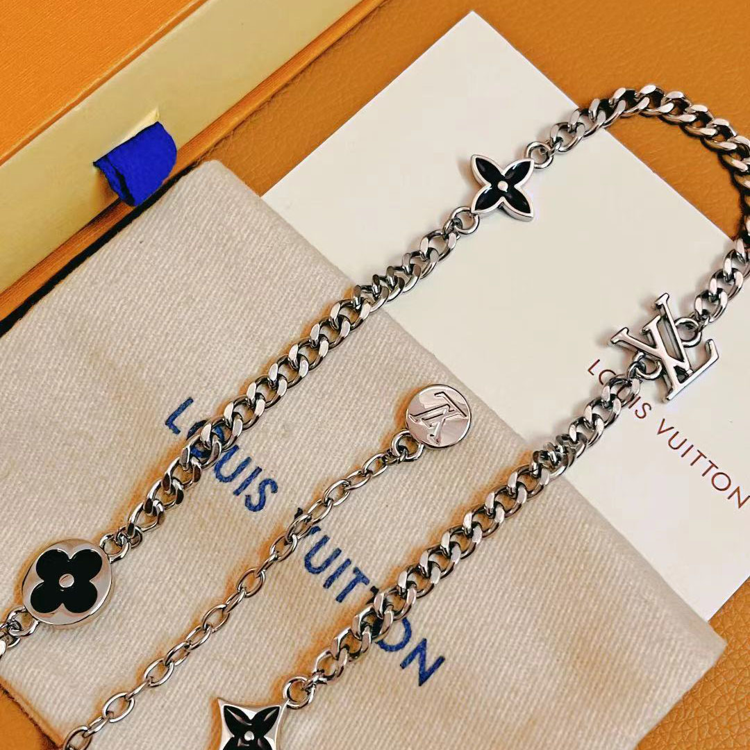 Louis Vuitton LV Spike Charms Necklace  M01717 - DesignerGu