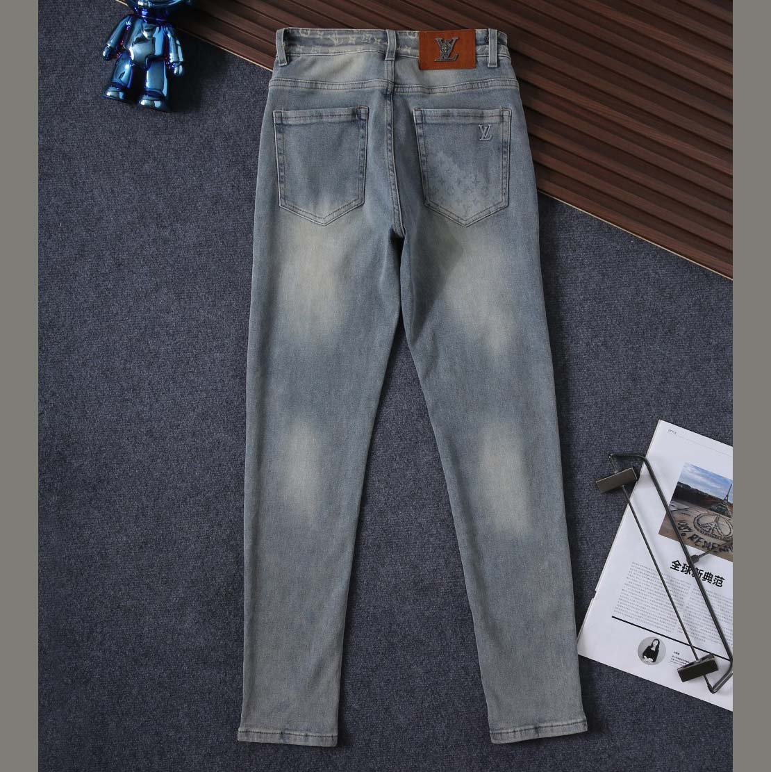 Louis Vuitton Jeans - DesignerGu