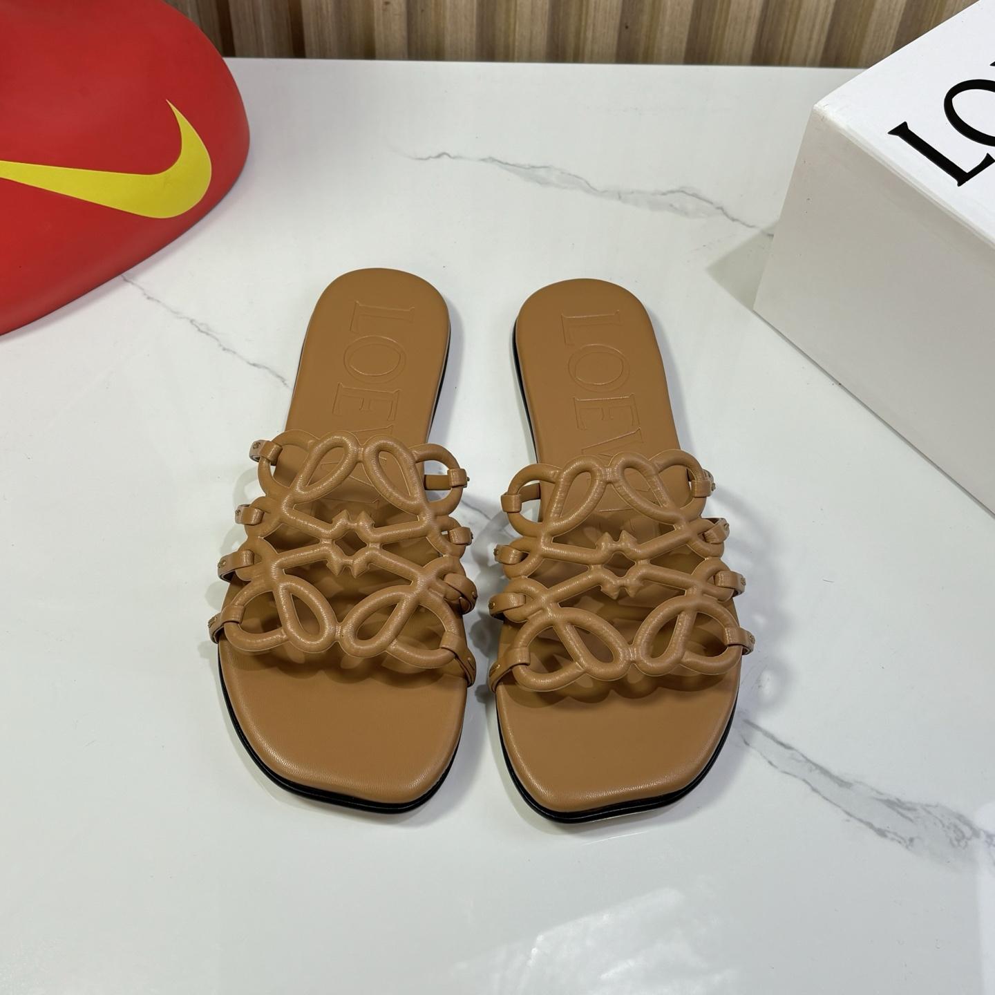 Loewe Petal Anagram Slide In Soft Calfskin - DesignerGu