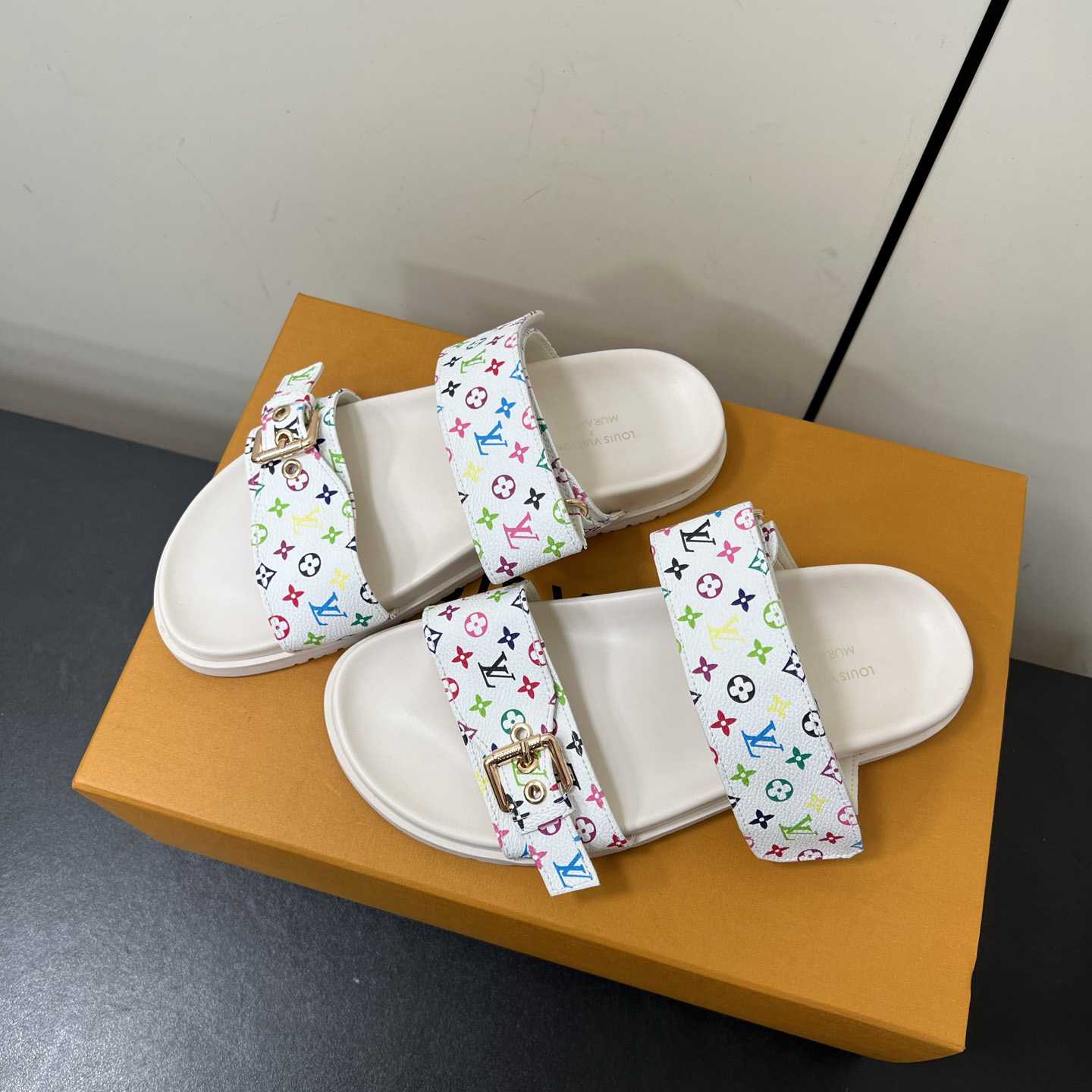 Louis Vuitton LV x TM Bom Dia Flat Comfort Mule   1AGXTV - DesignerGu