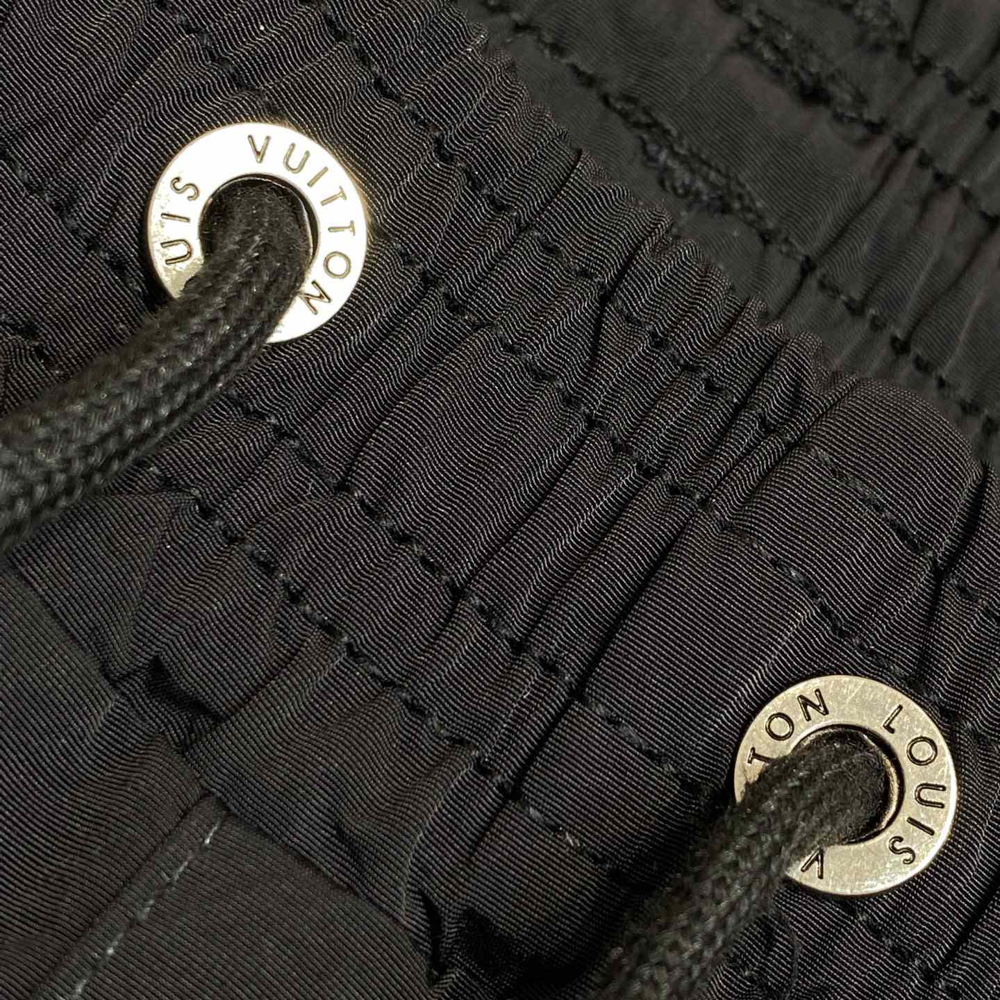 Louis Vuitton LV Blason Gradient Embroidered Swim Shorts   1AGTQT - DesignerGu