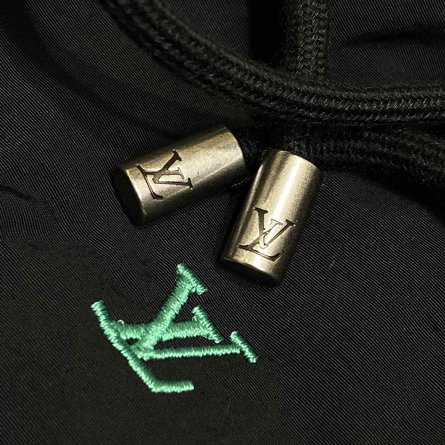 Louis Vuitton LV Blason Gradient Embroidered Swim Shorts   1AGTQT - DesignerGu