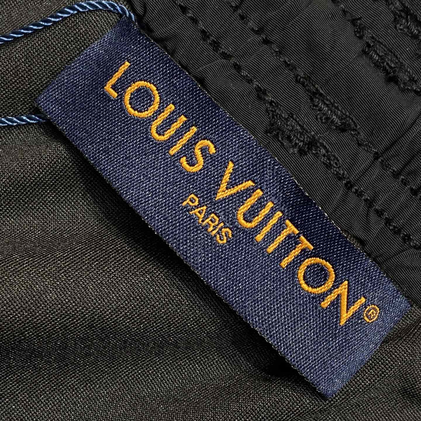Louis Vuitton LV Blason Gradient Embroidered Swim Shorts   1AGTQT - DesignerGu