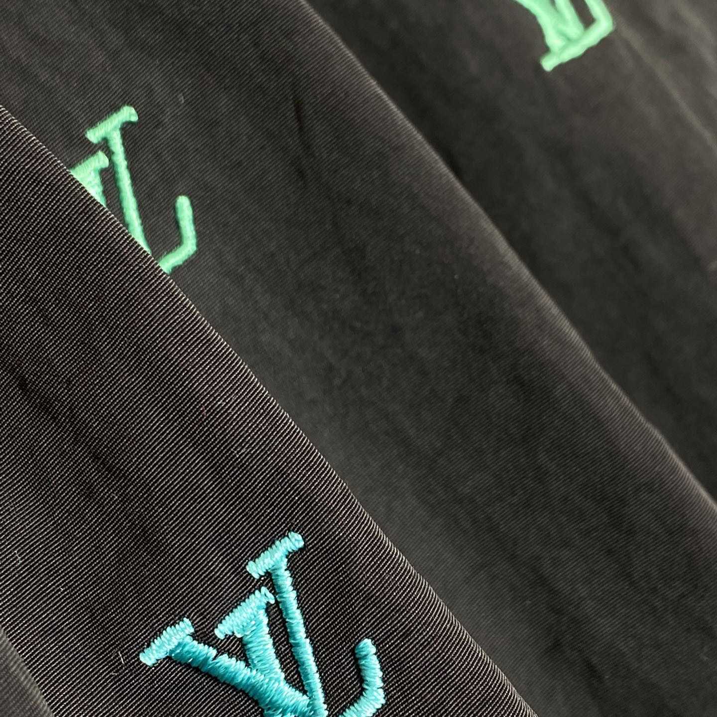 Louis Vuitton LV Blason Gradient Embroidered Swim Shorts   1AGTQT - 