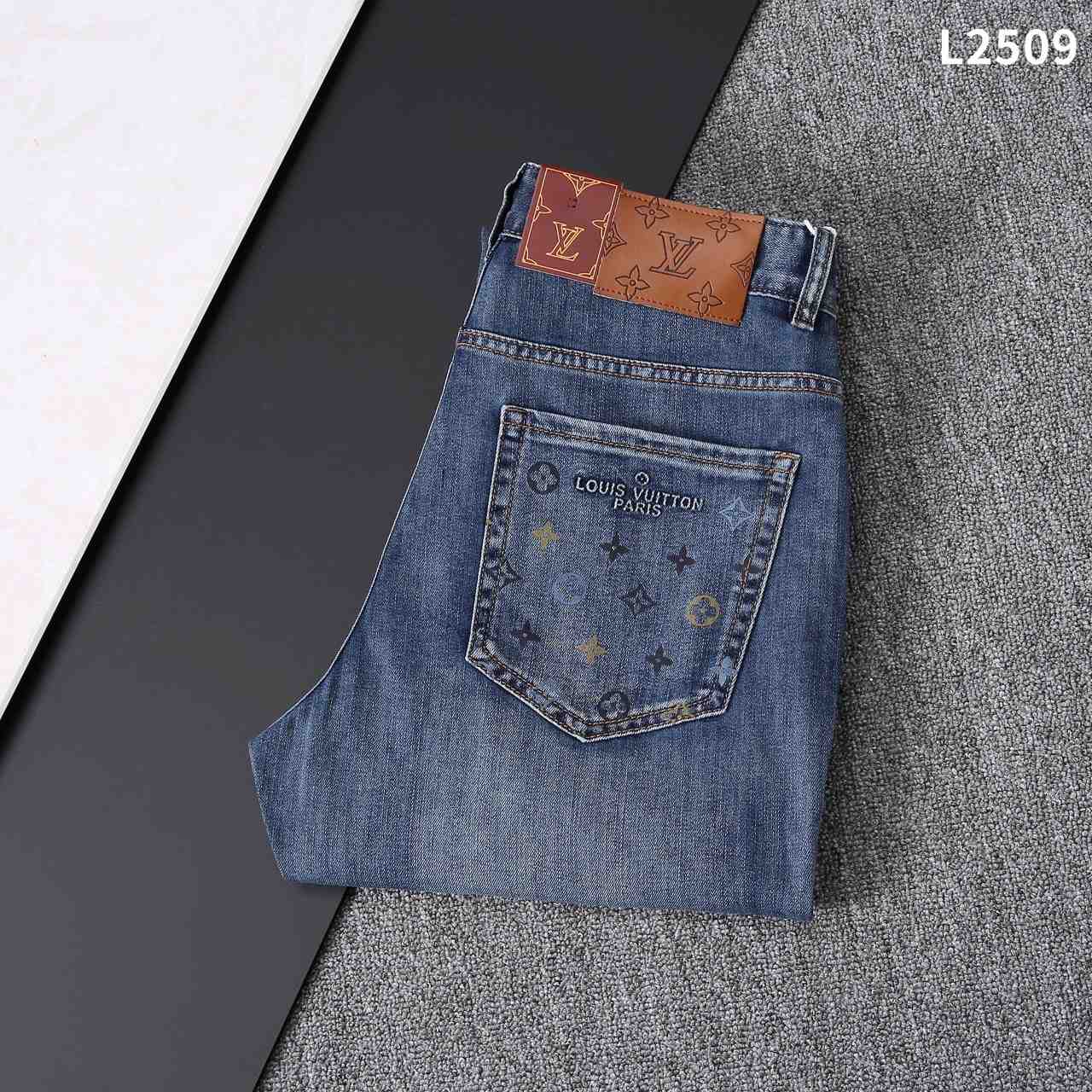 Louis Vuitton Jeans - 