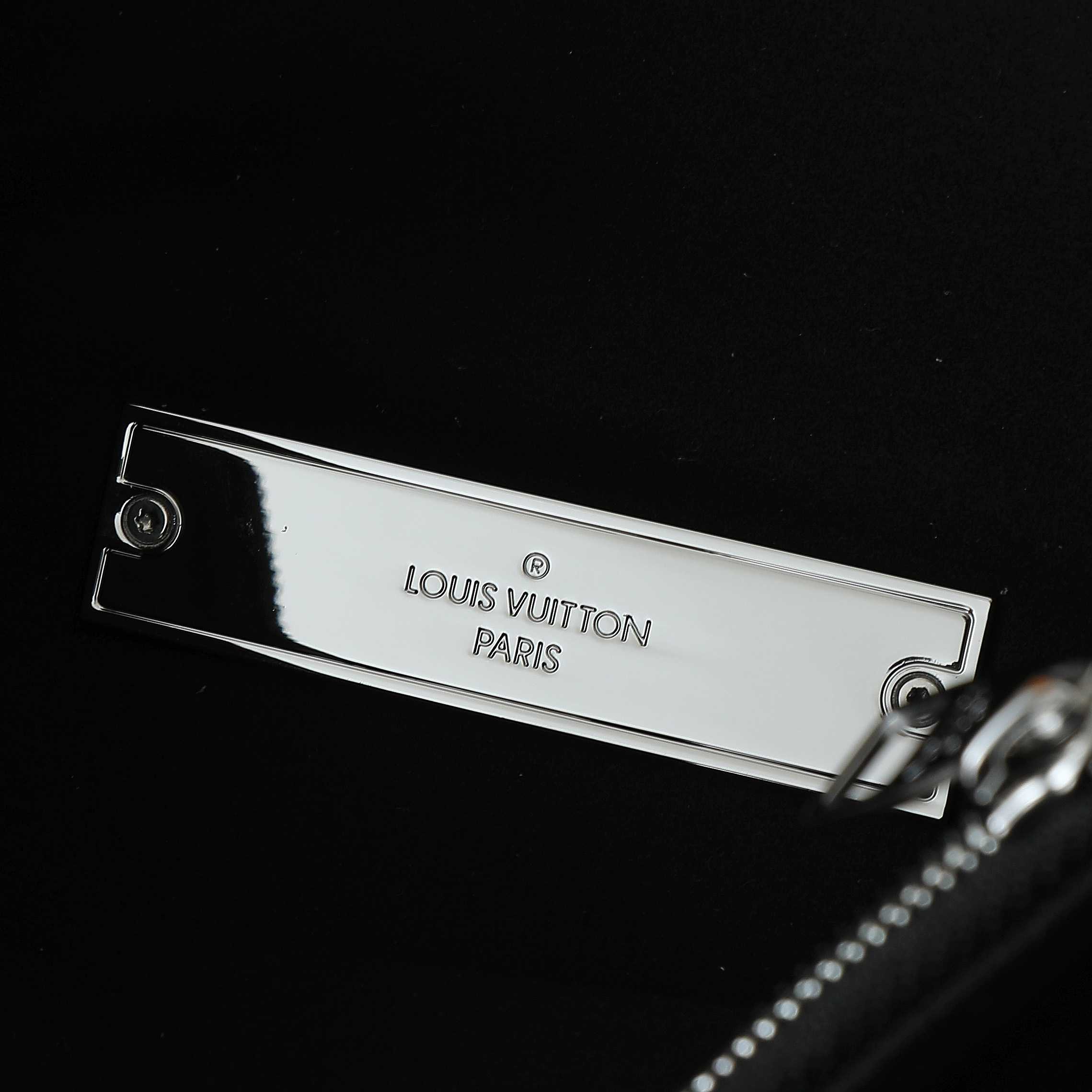 Louis Vuitton Dauphine Soft Vibe MM   M13450 - DesignerGu